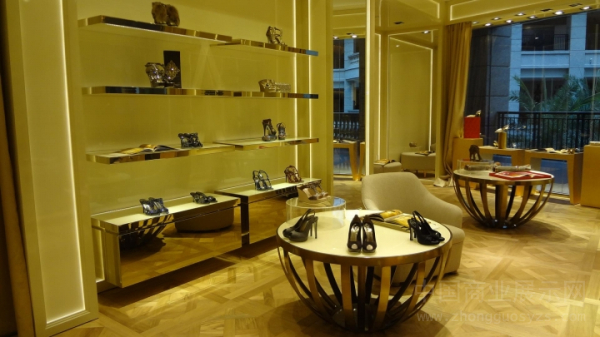 RENE CAOVILLA鞋子展示台设计